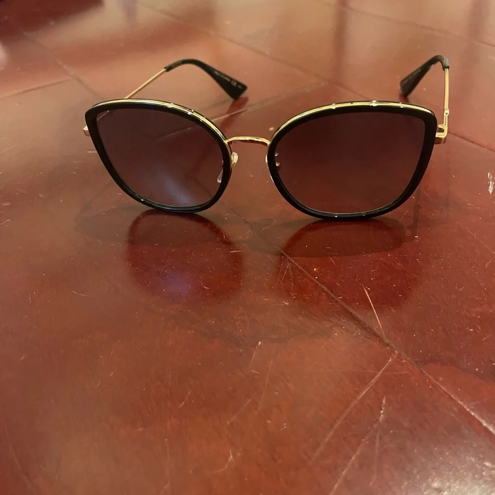 Gucci Women's GG0606SK Sunglasses - Picture 2 of 9